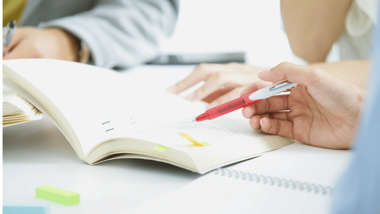 TOEFL新形式に向けて戦略を考える様子