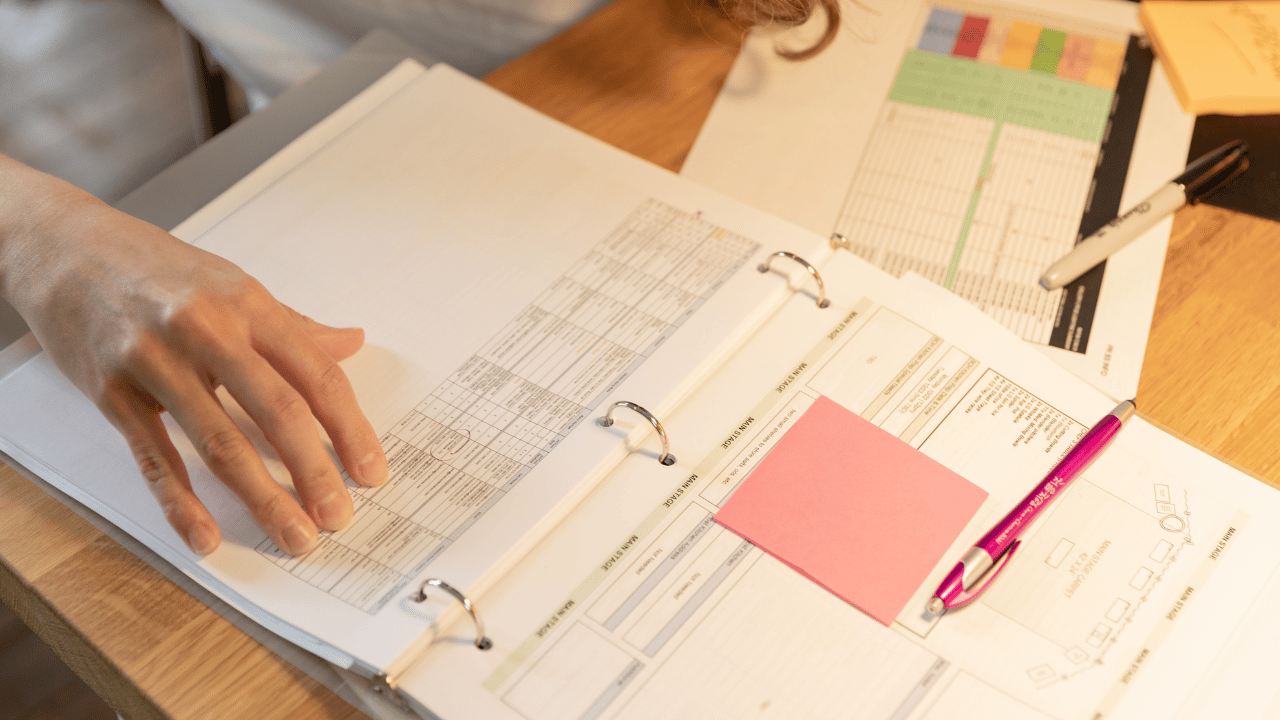 TOEFLの新形式の変更点をチェックするイメージ